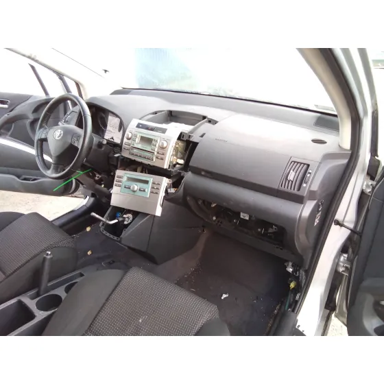 TOYOTA COROLLA VERSO (R1) '2006 2.2 D-CAT PLATA