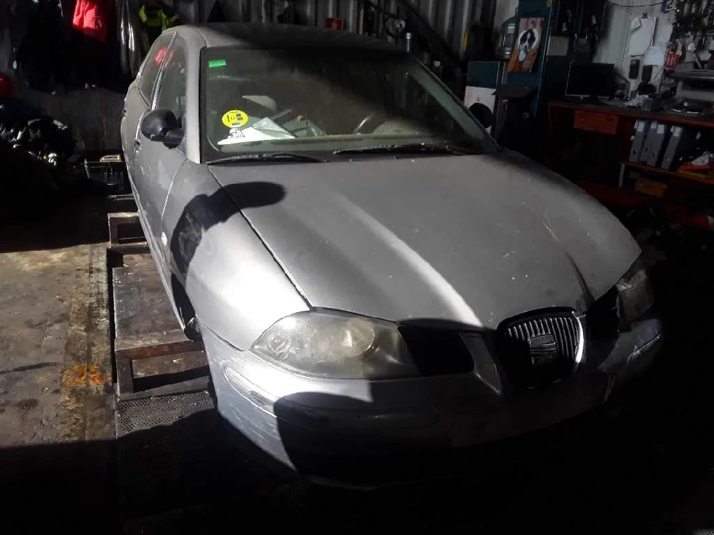 SEAT IBIZA (6L1) '2004 1.4 16V GRIS