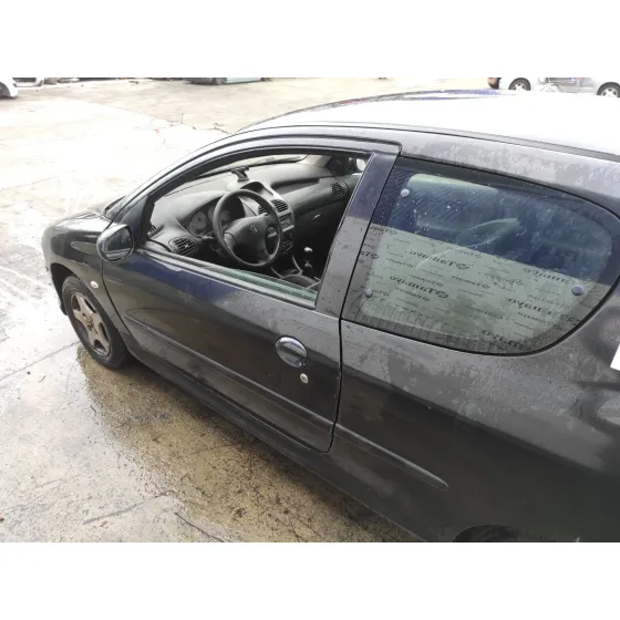 PEUGEOT 206 BERLINA '2005 1.4 HDI NEGRO