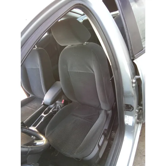 FORD FOCUS BERLINA (CAP) '2005 2.0 TDCI CAT PLATA