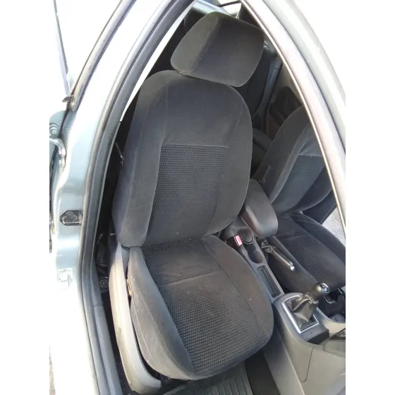 FORD FOCUS BERLINA (CAP) '2005 2.0 TDCI CAT PLATA