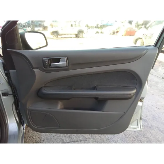 FORD FOCUS BERLINA (CAP) '2005 2.0 TDCI CAT PLATA