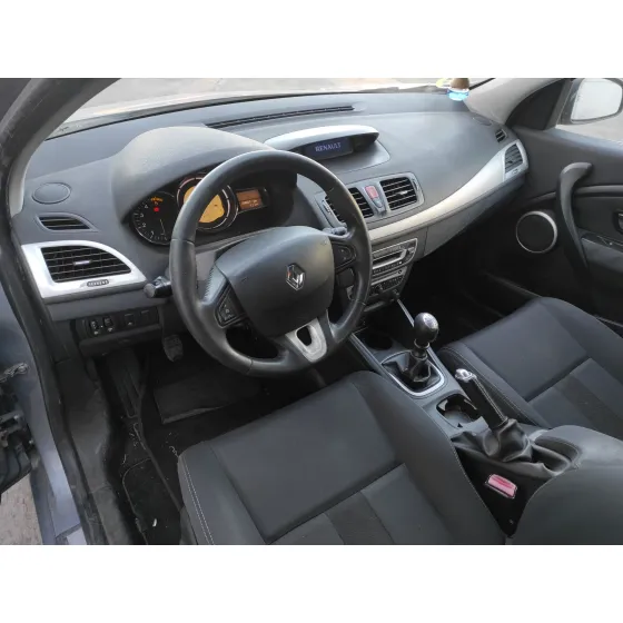 RENAULT MEGANE III BERLINA 5 P '2011 1.5 DCI DIESEL FAP GRIS