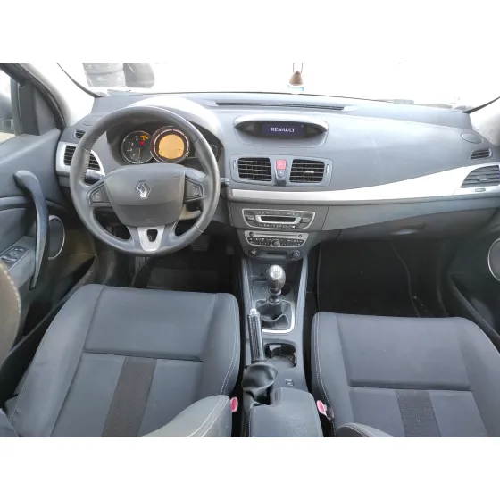 RENAULT MEGANE III BERLINA 5 P '2011 1.5 DCI DIESEL FAP GRIS