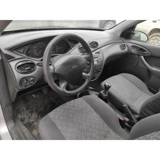 FORD FOCUS BERLINA (CAK) '2001 * PLATA