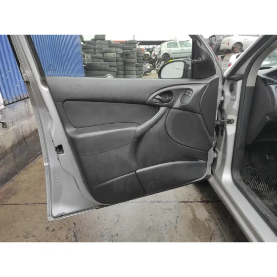 FORD FOCUS BERLINA (CAK) '2001 * PLATA