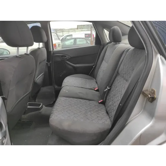FORD FOCUS BERLINA (CAK) '2001 * PLATA