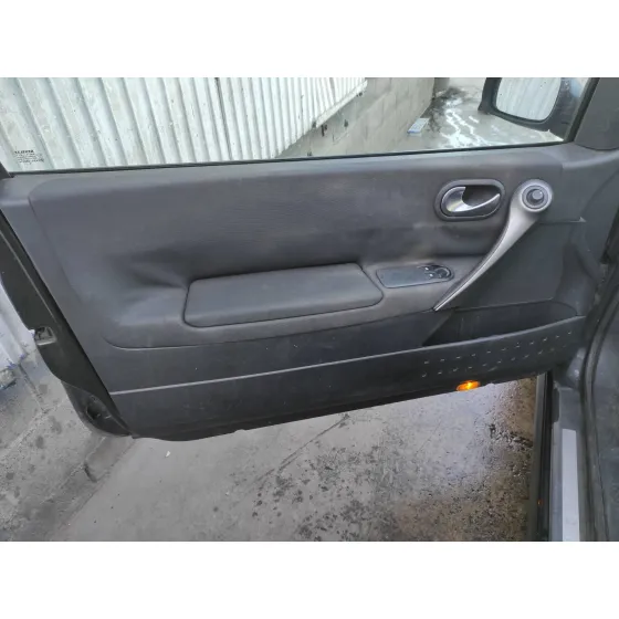 RENAULT MEGANE II BERLINA 3P '2006 2.0 DCI DIESEL CAT NEGRO