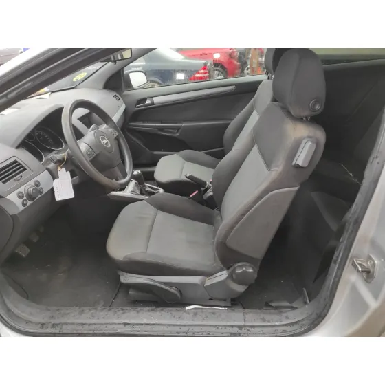 OPEL ASTRA GTC '2005 1.7 16V CDTI PLATA