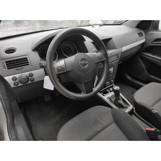 OPEL ASTRA GTC '2005 1.7 16V CDTI PLATA