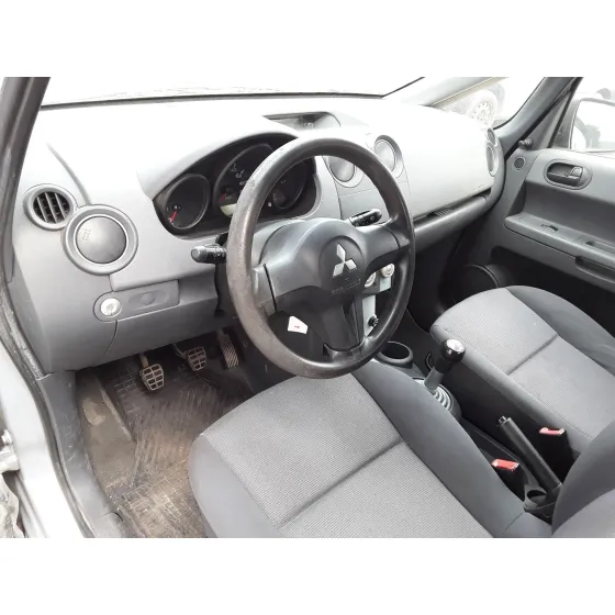 MITSUBISHI COLT BERLINA 5 (Z30A) '2004 *