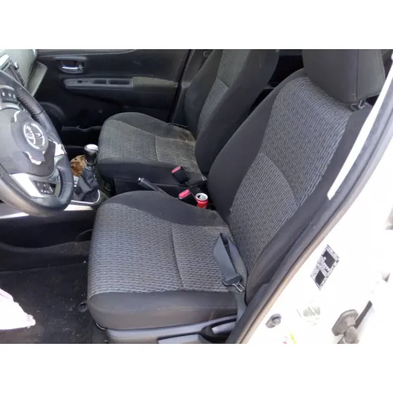TOYOTA YARIS '2013 1.3 16V CAT BLANCO