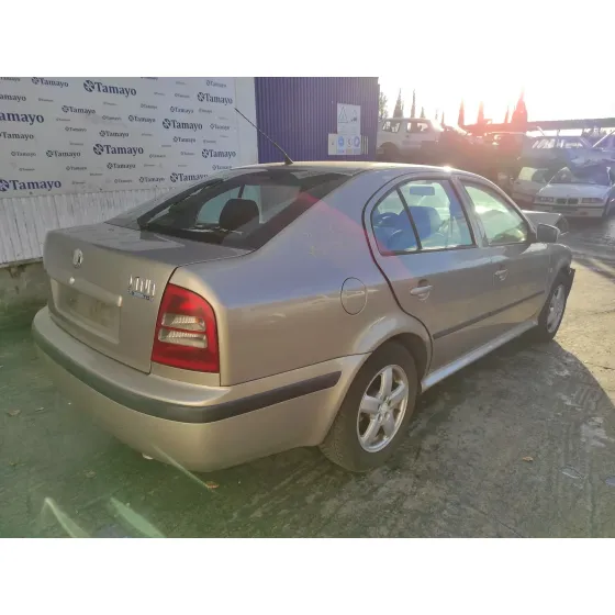 SKODA OCTAVIA BERLINA (1U2) '2004 1.9 TDI DORADO