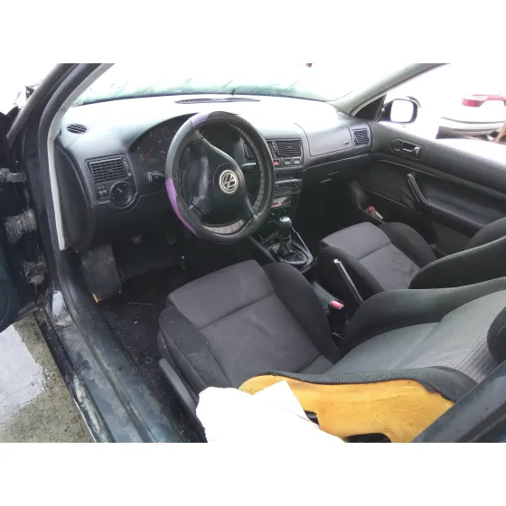 VOLKSWAGEN GOLF IV BERLINA (1J1) '2001 1.9 TDI NEGRO