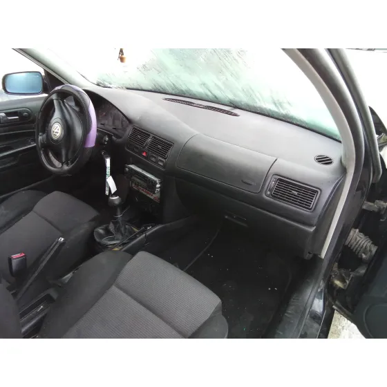 VOLKSWAGEN GOLF IV BERLINA (1J1) '2001 1.9 TDI NEGRO