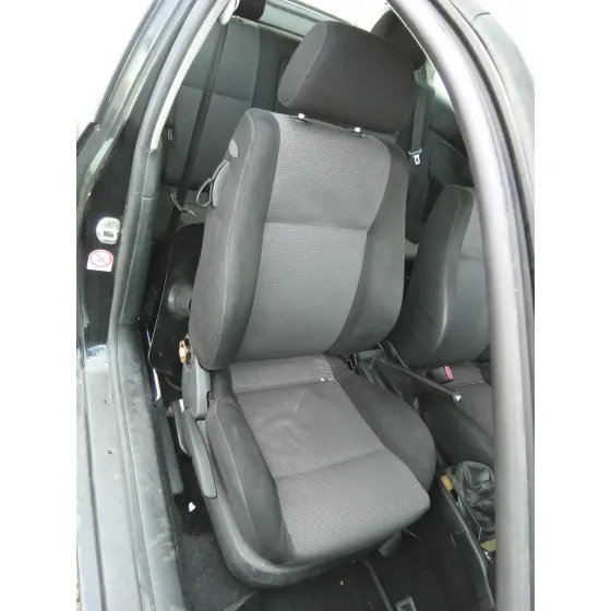 VOLKSWAGEN GOLF IV BERLINA (1J1) '2001 1.9 TDI NEGRO