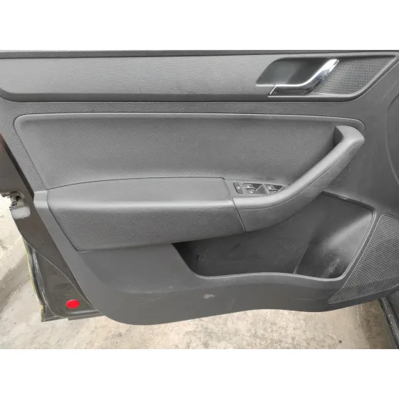 SKODA RAPID '2015 1.6 TDI DPF NEGRO AMARILLO