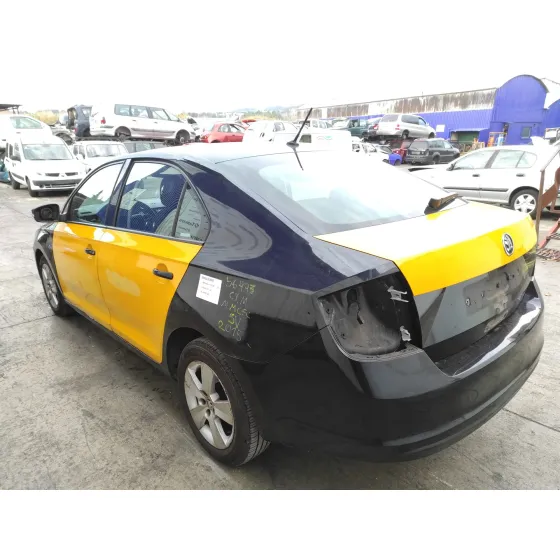 SKODA RAPID '2015 1.6 TDI DPF NEGRO AMARILLO