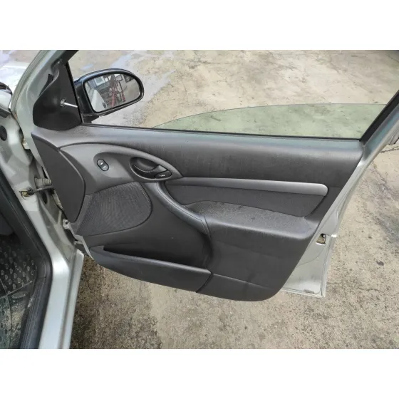 FORD FOCUS BERLINA (CAK) '2002 1.8 TDDI TURBODIESEL CAT PLATA