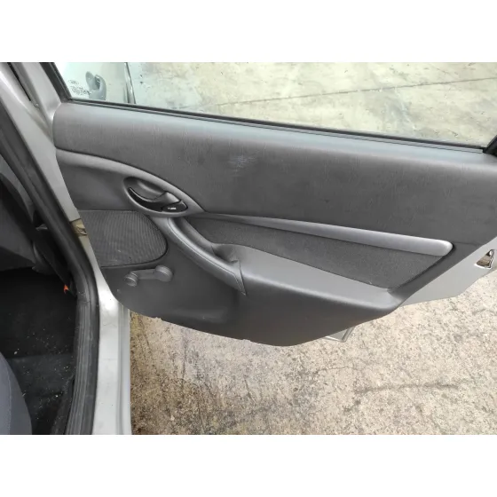 FORD FOCUS BERLINA (CAK) '2002 1.8 TDDI TURBODIESEL CAT PLATA