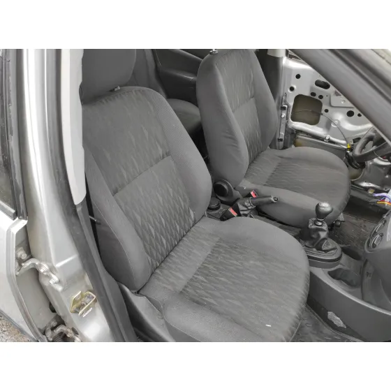 FORD FOCUS BERLINA (CAK) '2002 1.8 TDDI TURBODIESEL CAT PLATA