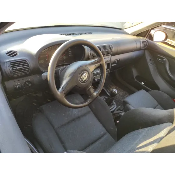 SEAT LEON (1M1) '2004 * NEGRO