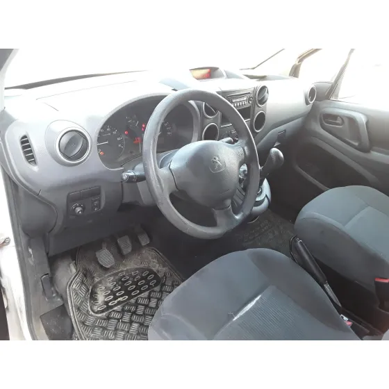 PEUGEOT PARTNER KASTEN '2012 * BLANCA