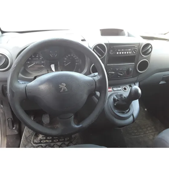 PEUGEOT PARTNER KASTEN '2012 * BLANCA