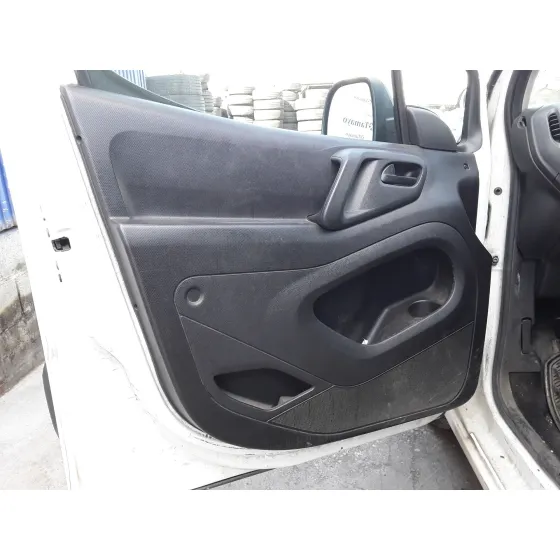 PEUGEOT PARTNER KASTEN '2012 * BLANCA