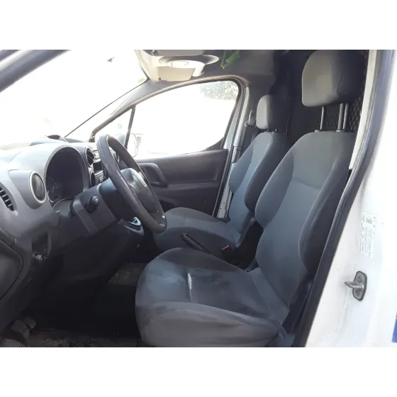 PEUGEOT PARTNER KASTEN '2012 * BLANCA
