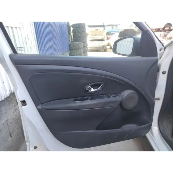 RENAULT MEGANE III BERLINA 5 P '2014 1.2 16V BLANCO