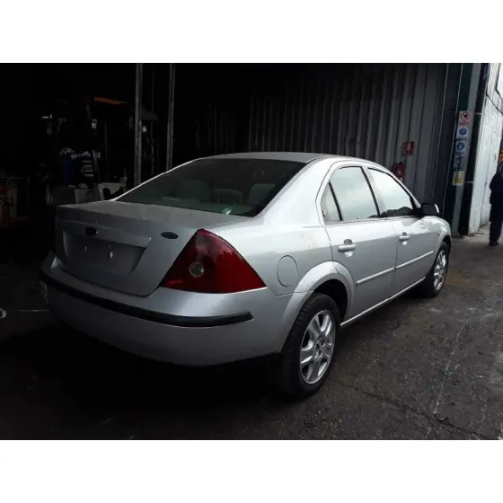 FORD MONDEO BERLINA (GE) '2001 AMBIENTE PLATA