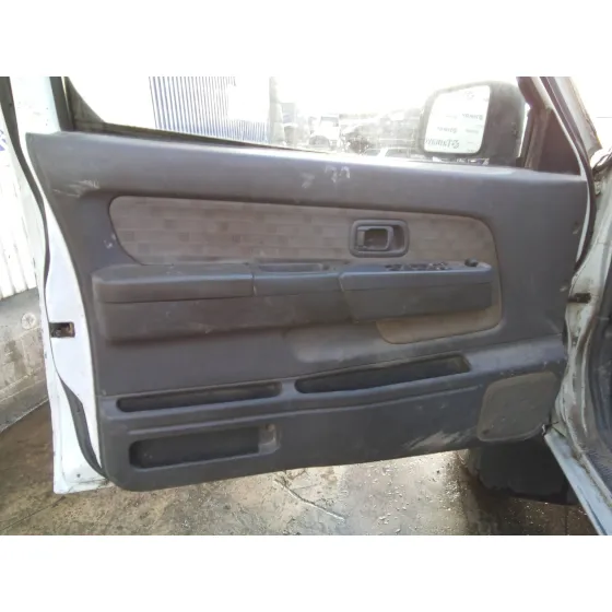 NISSAN PICK-UP (D22) '2004 2.5 16V TURBODIESEL CAT BLANCO
