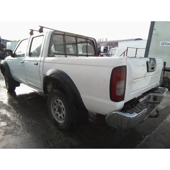 NISSAN PICK-UP (D22) '2004 2.5 16V TURBODIESEL CAT BLANCO