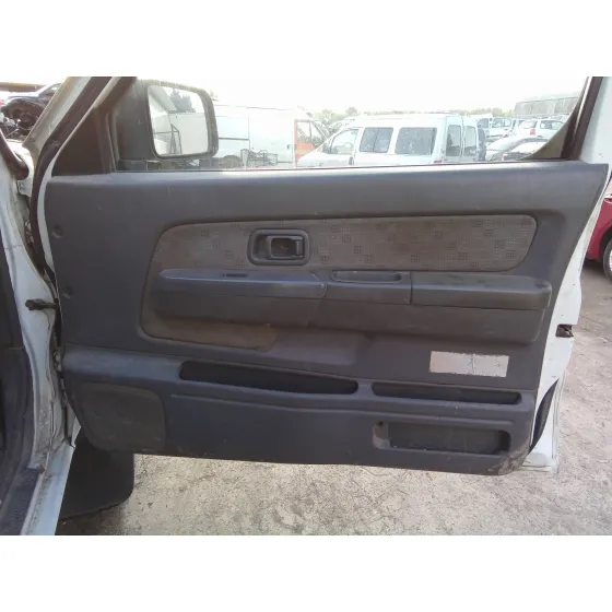 NISSAN PICK-UP (D22) '2004 2.5 16V TURBODIESEL CAT BLANCO