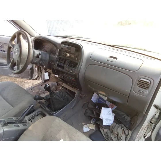NISSAN PICK-UP (D22) '2004 2.5 16V TURBODIESEL CAT BLANCO