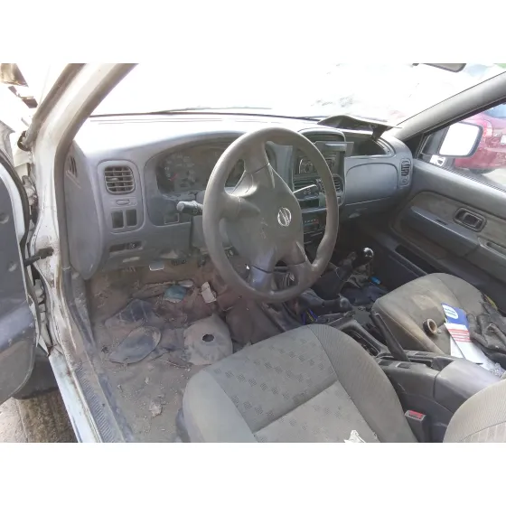 NISSAN PICK-UP (D22) '2004 2.5 16V TURBODIESEL CAT BLANCO
