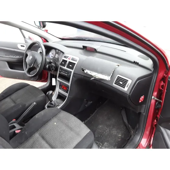 PEUGEOT 307 BERLINA (S2) '2006 1.6 HDI ROJO