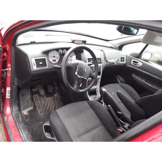 PEUGEOT 307 BERLINA (S2) '2006 1.6 HDI ROJO