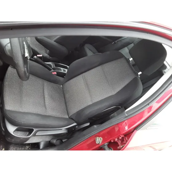 PEUGEOT 307 BERLINA (S2) '2006 1.6 HDI ROJO