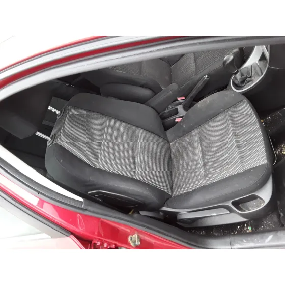 PEUGEOT 307 BERLINA (S2) '2006 1.6 HDI ROJO