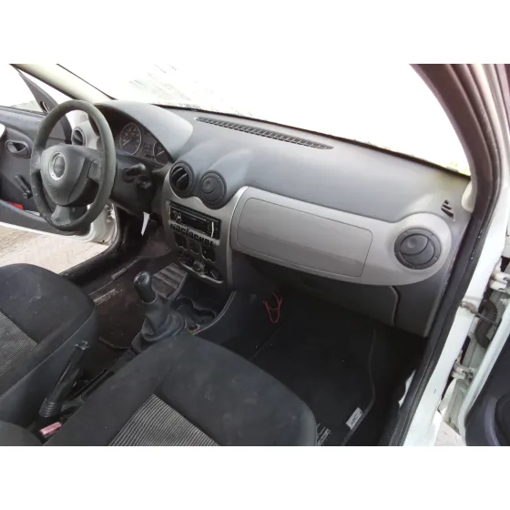 DACIA SANDERO '2010 1.5 DCI DIESEL CAT BLANCO