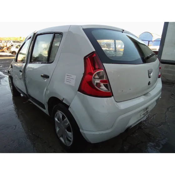 DACIA SANDERO '2010 1.5 DCI DIESEL CAT BLANCO