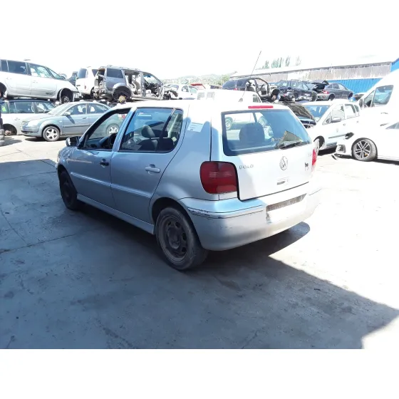 VOLKSWAGEN POLO BERLINA (6N2) '2001 * PLATA
