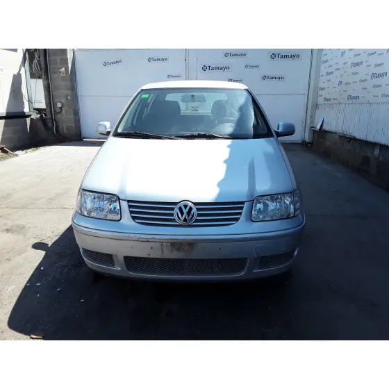 VOLKSWAGEN POLO BERLINA (6N2) '2001 * PLATA