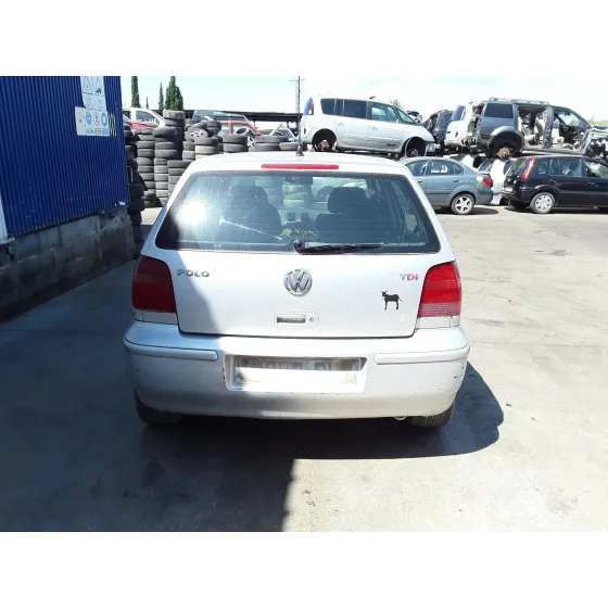 VOLKSWAGEN POLO BERLINA (6N2) '2001 * PLATA