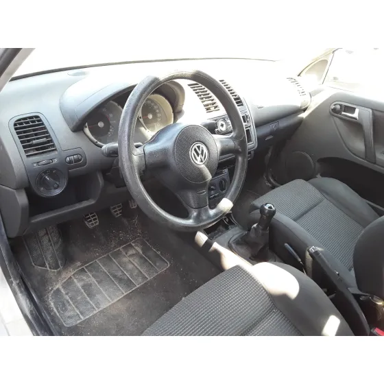 VOLKSWAGEN POLO BERLINA (6N2) '2001 * PLATA