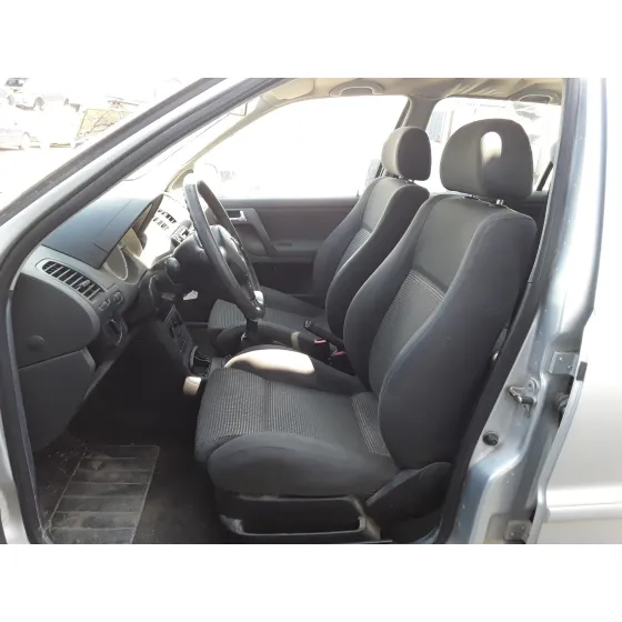 VOLKSWAGEN POLO BERLINA (6N2) '2001 * PLATA