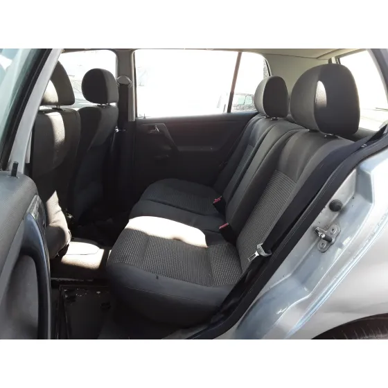 VOLKSWAGEN POLO BERLINA (6N2) '2001 * PLATA