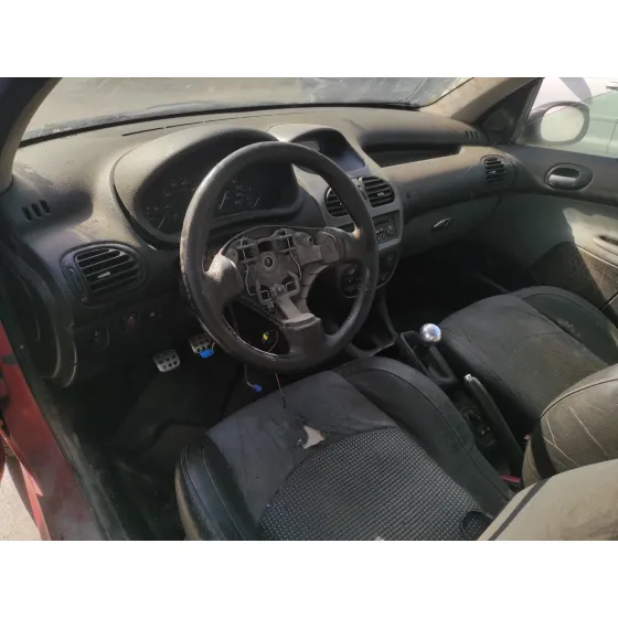 PEUGEOT 206 BERLINA '2004 1.6 16V CAT ROJO